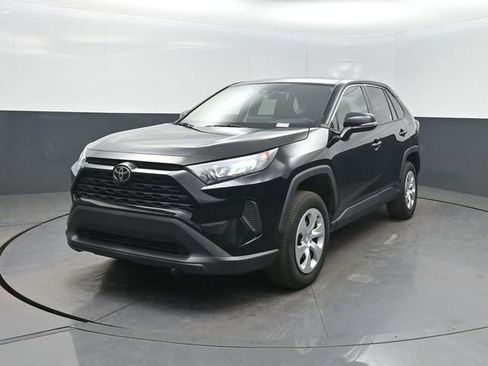 Used 2022 Toyota RAV4 LE image 1