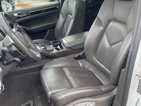 Used 2018 Porsche Cayenne Platinum Edition AWD/4WD image 3