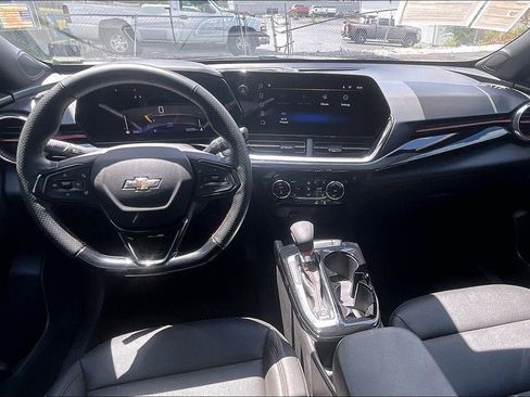 Used 2025 Chevrolet Trax RS w/ Sunroof Package FWD image 16
