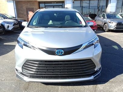 New 2025 Toyota Sienna XLE