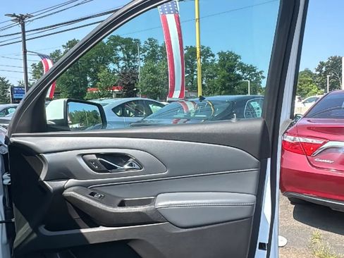 Used 2021 Chevrolet Traverse LT w/ LT Premium Package AWD/4WD image 30