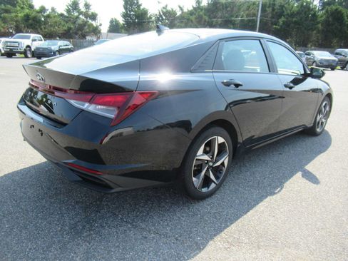Used 2023 Hyundai Elantra SEL w/ Convenience Package FWD image 5