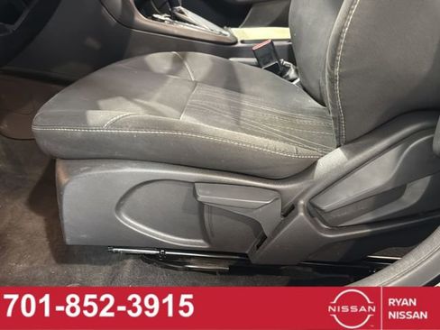 Used 2017 Ford Focus SE w/ Cold Weather Package image 35