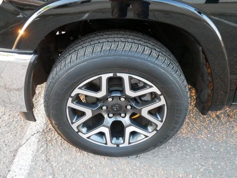 Used 2025 RAM 1500 Laramie image 8