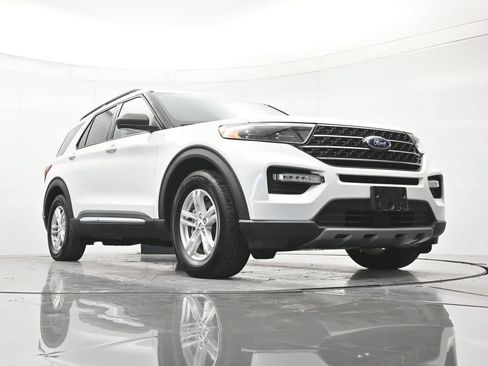 Used 2020 Ford Explorer XLT w/ Equipment Group 202A RWD image 38