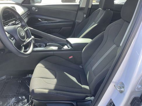 Used 2024 Hyundai Elantra SE image 28