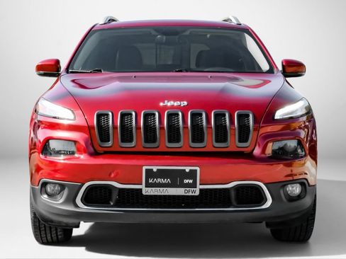 Used 2017 Jeep Cherokee Limited w/ Luxury Group AWD/4WD image 3
