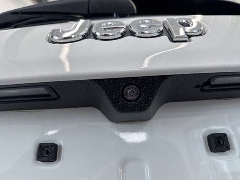 Used 2024 Jeep Compass Limited image 7