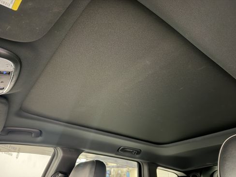 Used 2015 Jeep Grand Cherokee Overland AWD/4WD image 5