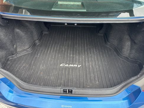 Used 2017 Toyota Camry SE w/ Moonroof Package FWD image 38