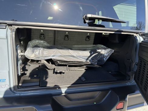 Used 2024 Jeep Wrangler Unlimited w/ Convenience Group image 30