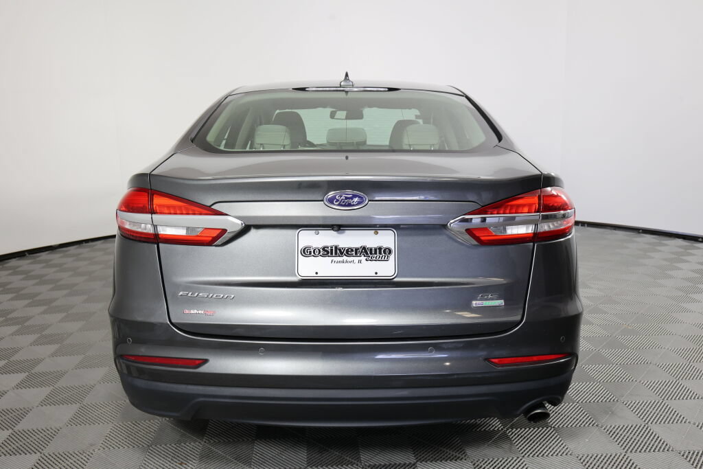 Used 2019 Ford Fusion SE FWD image 3