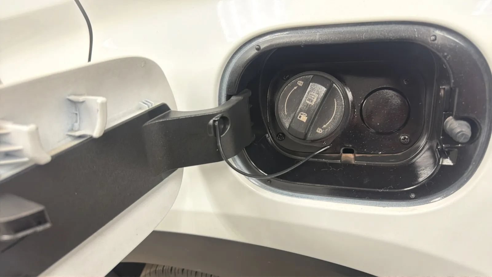 Used 2021 Hyundai Tucson Value w/ Winter Weather Package FWD image 28