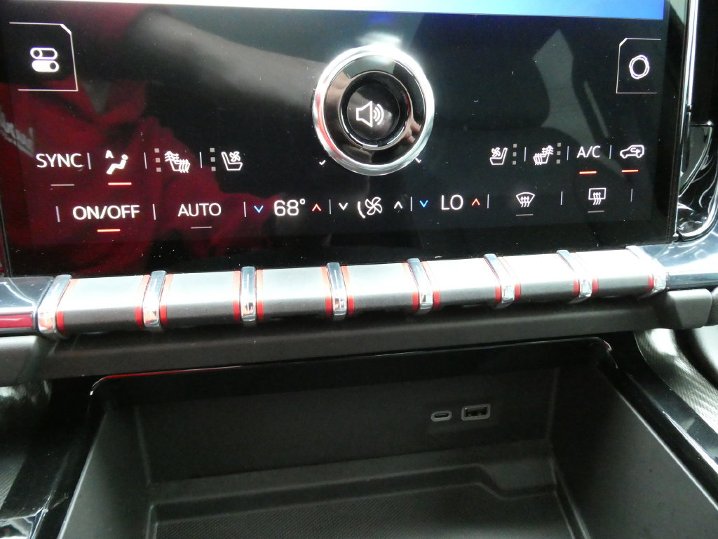 Certified 2025 GMC Yukon XL AT4 w/ AT4 Premium Package AWD/4WD image 35