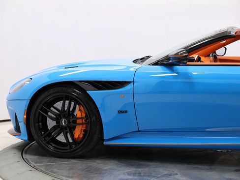 Used 2022 Aston Martin DBS Superleggera Volante RWD image 9