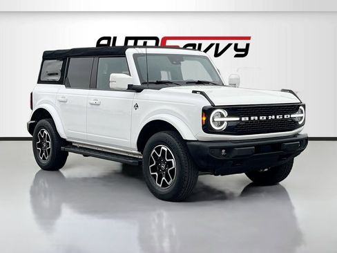 Used 2022 Ford Bronco Outer Banks AWD/4WD image 1