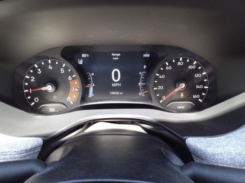 Used 2024 Jeep Compass Latitude image 9