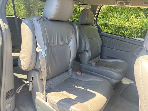 Used 2009 Toyota Sienna XLE FWD image 8