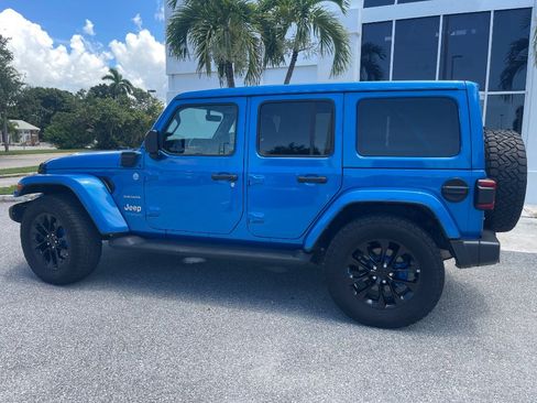 Used 2022 Jeep Wrangler Unlimited Sahara AWD/4WD image 33