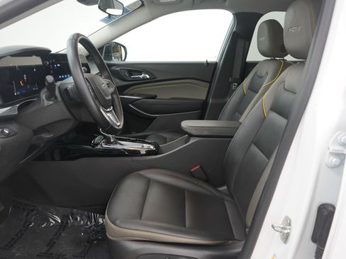 Used 2024 Chevrolet Trax ACTIV w/ Sunroof Package image 22