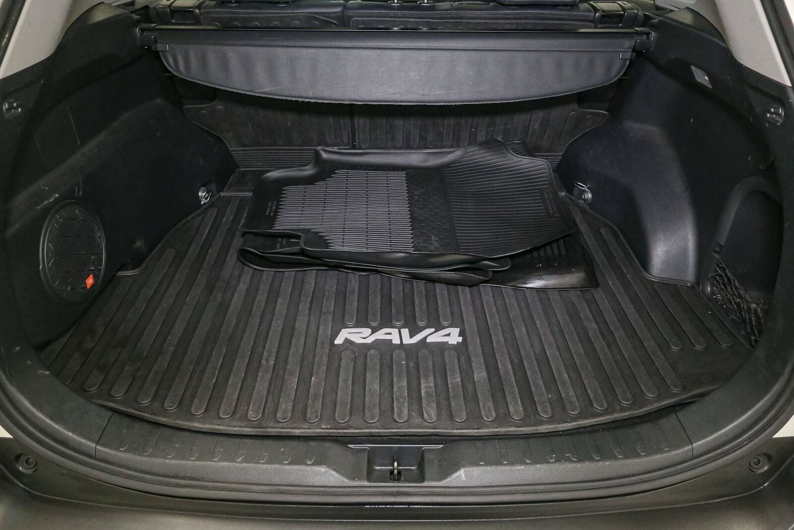 Used 2019 Toyota RAV4 Limited AWD/4WD image 13