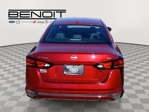 Used 2024 Nissan Altima 2.5 SV image 11