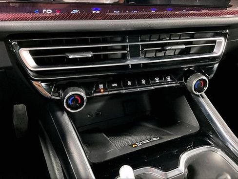 Used 2024 Chevrolet Traverse Z71 w/ Enhanced Driving Package AWD/4WD image 16