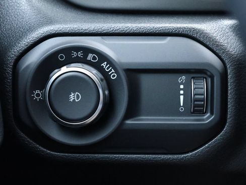 Used 2023 Jeep Wrangler Unlimited Sahara AWD/4WD image 25