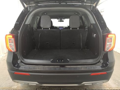 Used 2022 Ford Explorer XLT w/ Equipment Group 202A AWD/4WD image 29