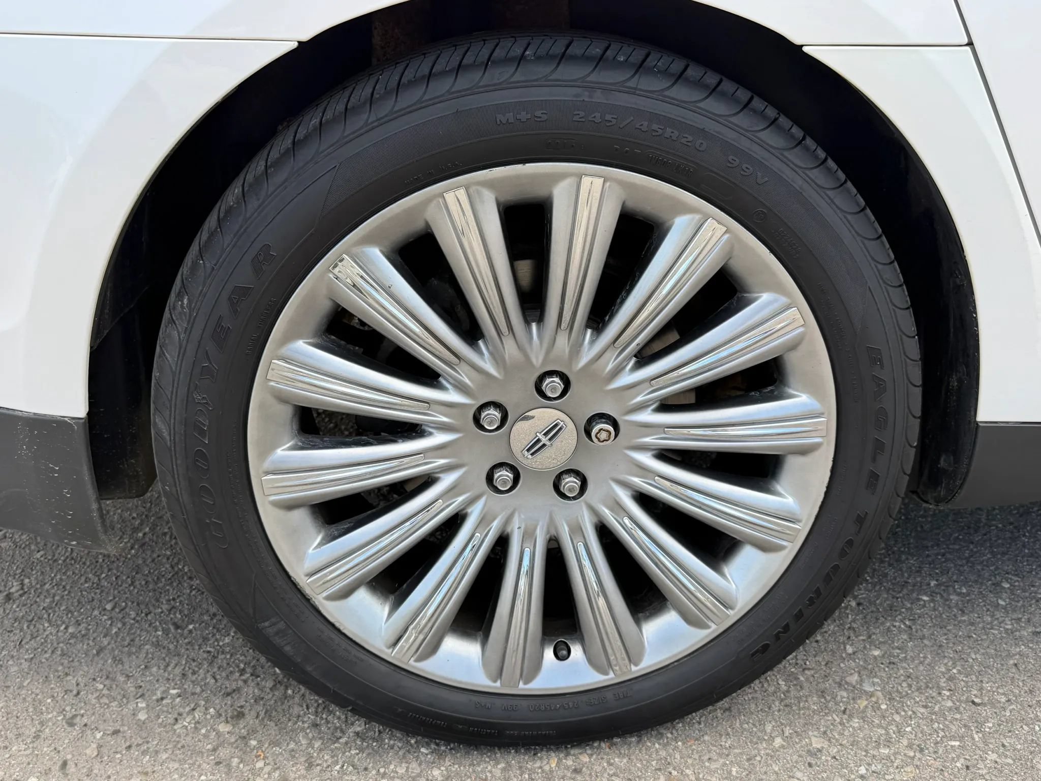 Used 2013 Lincoln MKS AWD image 12