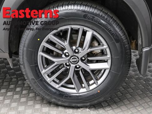 Used 2023 Nissan Rogue S AWD/4WD image 8