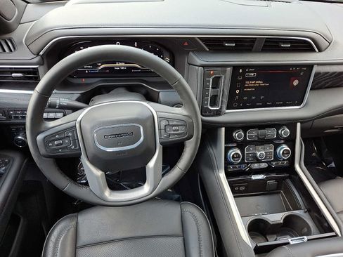 Used 2024 GMC Yukon Denali AWD/4WD image 22