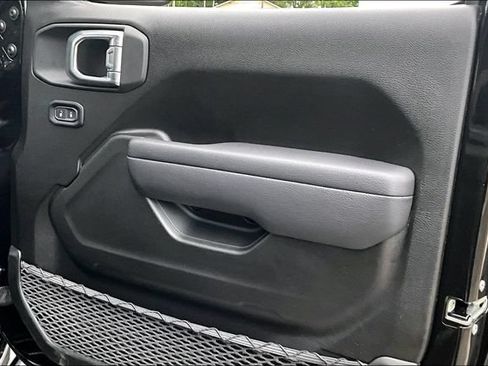 Used 2025 Jeep Gladiator Rubicon w/ Safety Group AWD/4WD image 19