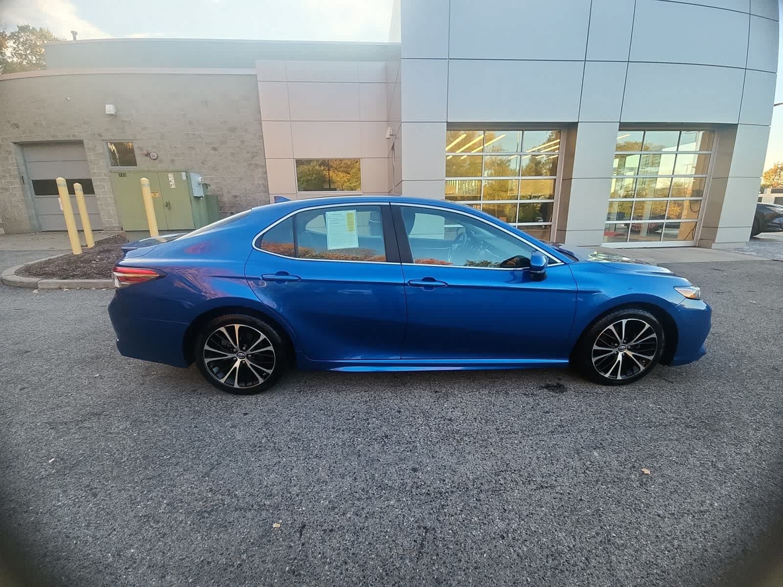 Used 2019 Toyota Camry SE FWD image 22