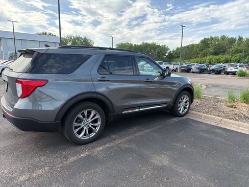 Used 2021 Ford Explorer XLT w/ Equipment Group 202A AWD/4WD image 16