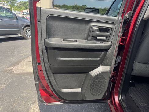 Used 2018 RAM 1500 Express AWD/4WD image 17