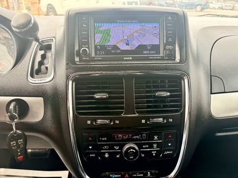 Used 2018 Dodge Grand Caravan GT FWD image 13