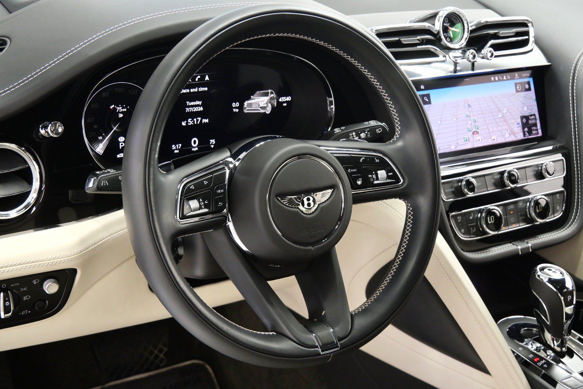 Used 2023 Bentley Bentayga AWD/4WD image 15