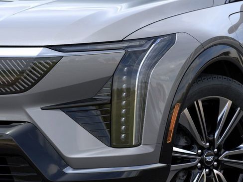 New 2026 Cadillac Optiq Luxury 2 image 10