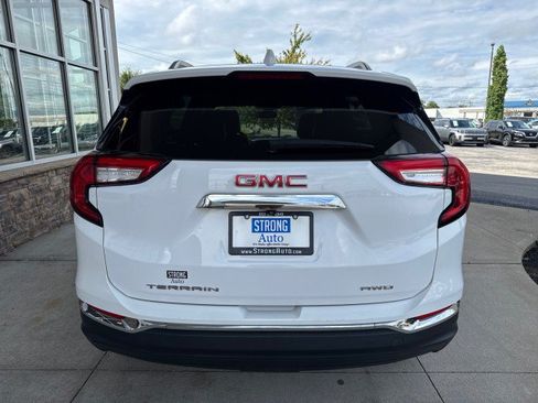Used 2024 GMC Terrain SLT AWD/4WD image 4