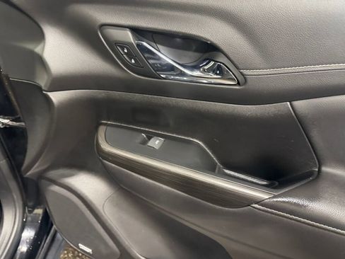 Used 2023 GMC Acadia SLT w/ Preferred Package image 22