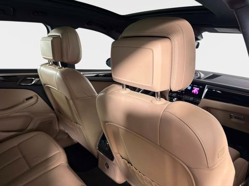 Used 2021 Porsche Macan image 28