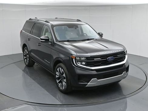 Used 2025 Ford Expedition Platinum w/ Driver's Package AWD/4WD image 45