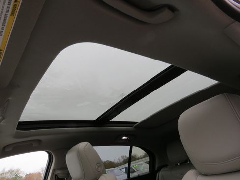 Certified 2023 Cadillac XT4 Luxury w/ Cold Weather Package image 22