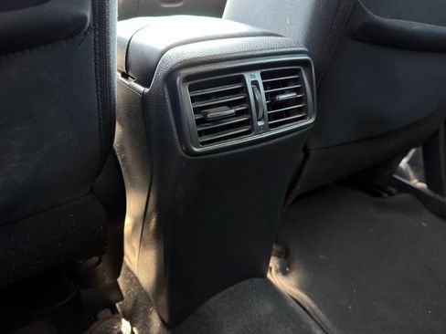 Used 2020 Nissan Rogue S FWD image 23