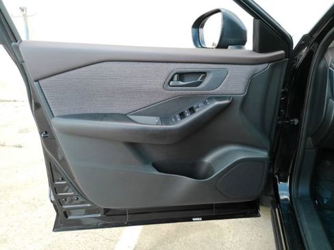 Used 2023 Nissan Rogue S FWD image 13