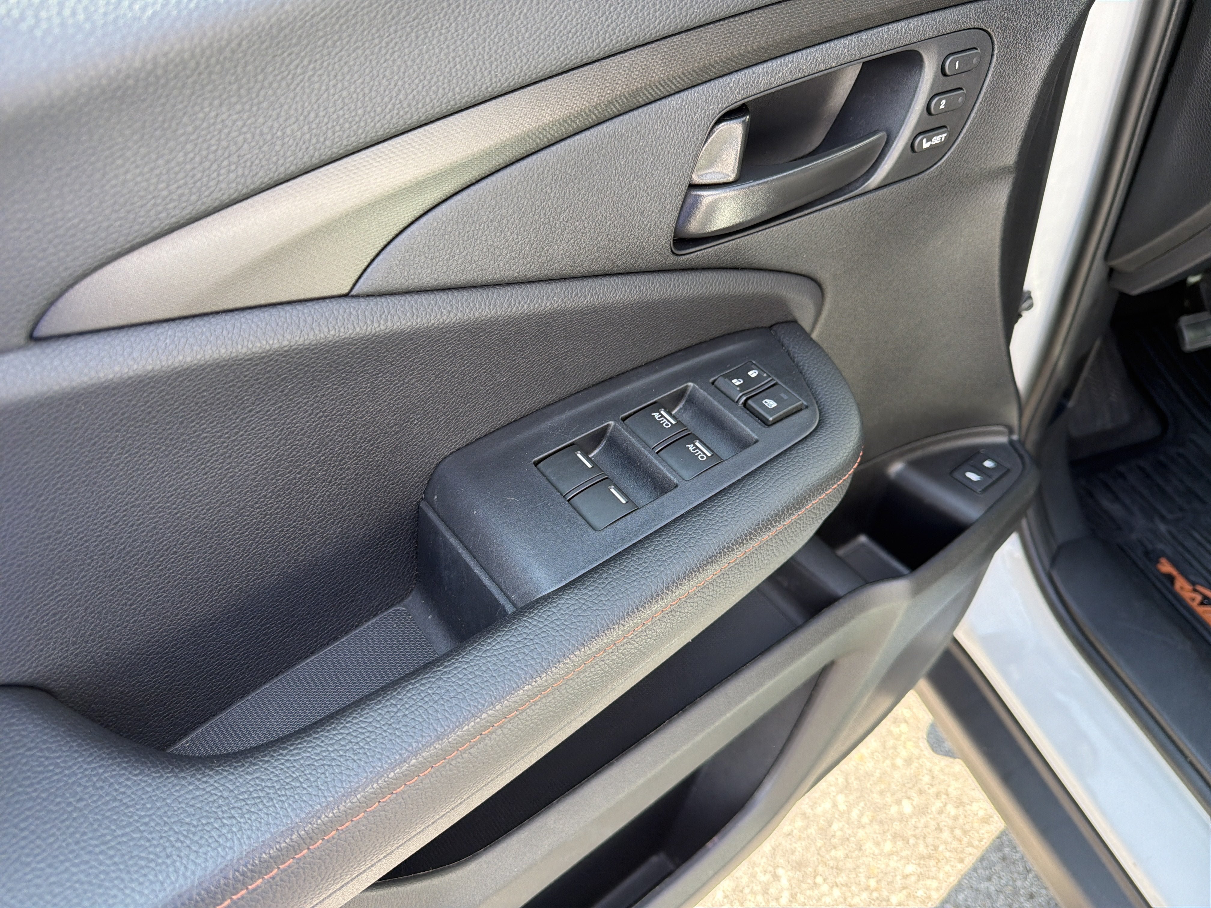 Used 2025 Honda Passport TrailSport image 14