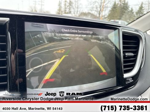 Used 2023 Chrysler Pacifica Touring-L image 22