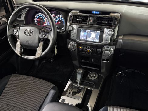 Used 2015 Toyota 4Runner SR5 AWD/4WD image 38