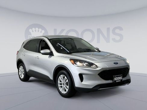 Used 2020 Ford Escape SE image 18